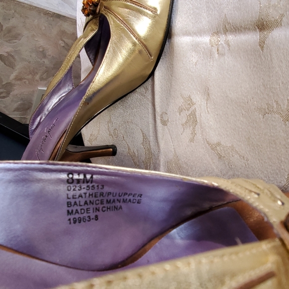 Gold heels - Picture 5 of 8